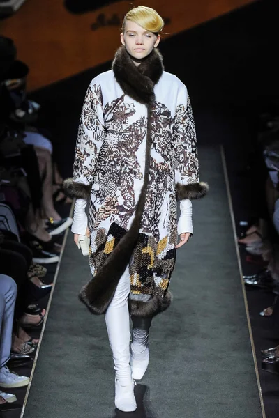 Look 27